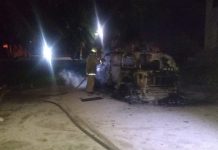 Se quema camioneta en un hotel de Santa Clara