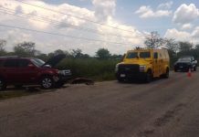 Camión de valores choca contra una Explorer en Izamal