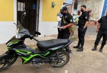 Derrapa por el pavimento mojado en Valladolid