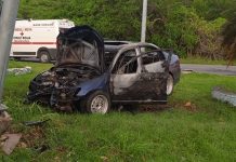 Choca, se le incendia su auto y acaba hospitalizado