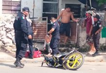 Niña intenta evitar que atropellen a su perrito y es impactada por una moto