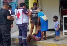 Mujer se desmaya al sufrir ataque convulsivo