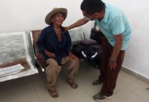 Abuelito estaba perdido, pero la policía lo ayuda a regresar a casa
