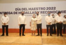 Reconocen trayectoria de la maestra María Novelo Novelo