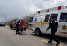 Mujer lesionada al salir volando la llanta de su moto