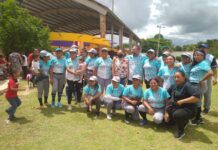 Con partido de softbol celebran a los padres por en Tekantó