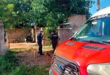 Hombre fallece en los brazos de su amigo