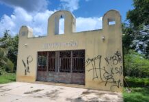 Vándalos pintan paredes de capilla