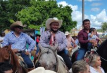 La familia Madera Huchim de Seyé realiza por tercera ocasión una cabalgata en honor de San Bartolomé apóstol