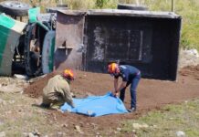 Muere al volcarse su volquete