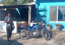 Olvida donde pone la moto y hace que medio mundo la busque, hasta los polis