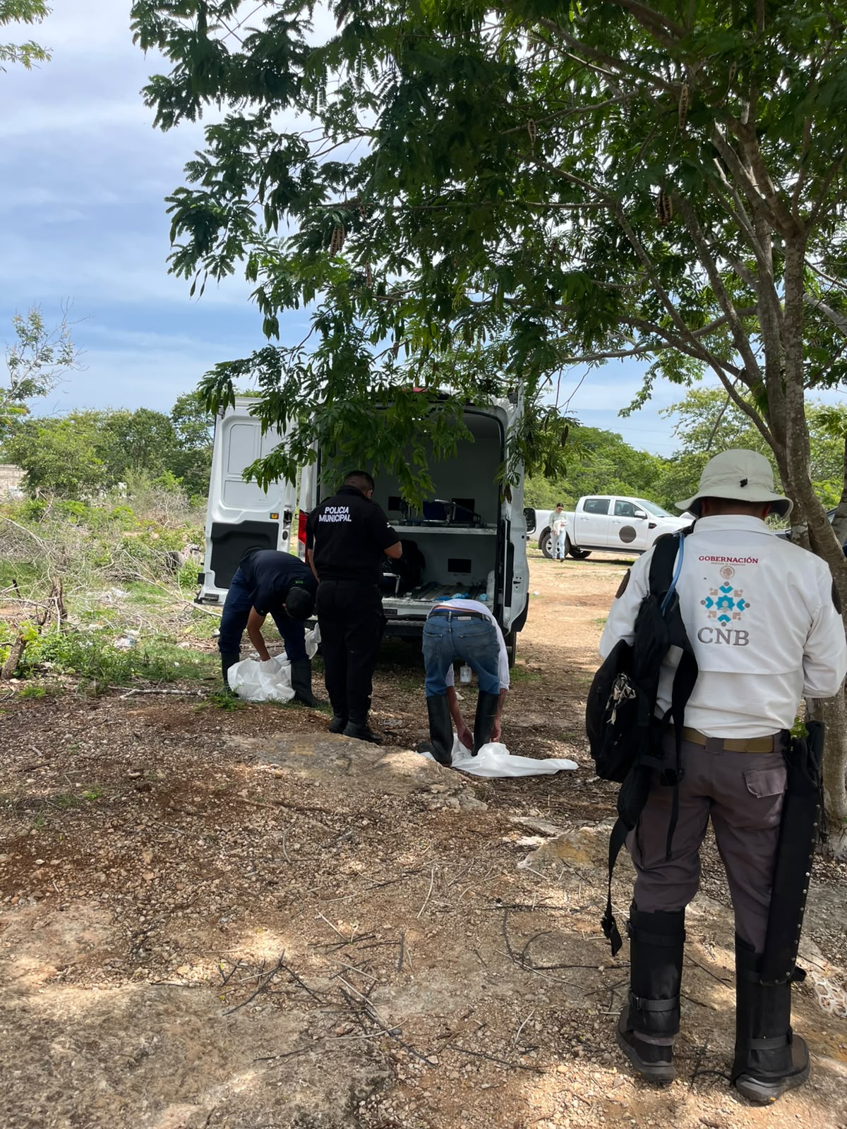 Autoridades realizan diligencias en la zona donde fue localizado sin vida un joven en Umán.