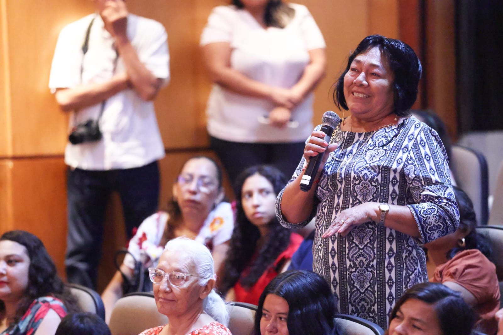 Graduación de 170 mujeres del programa Mujeres Construyendo su Autonomía en el Centro Cultural Olimpo de Mérida.