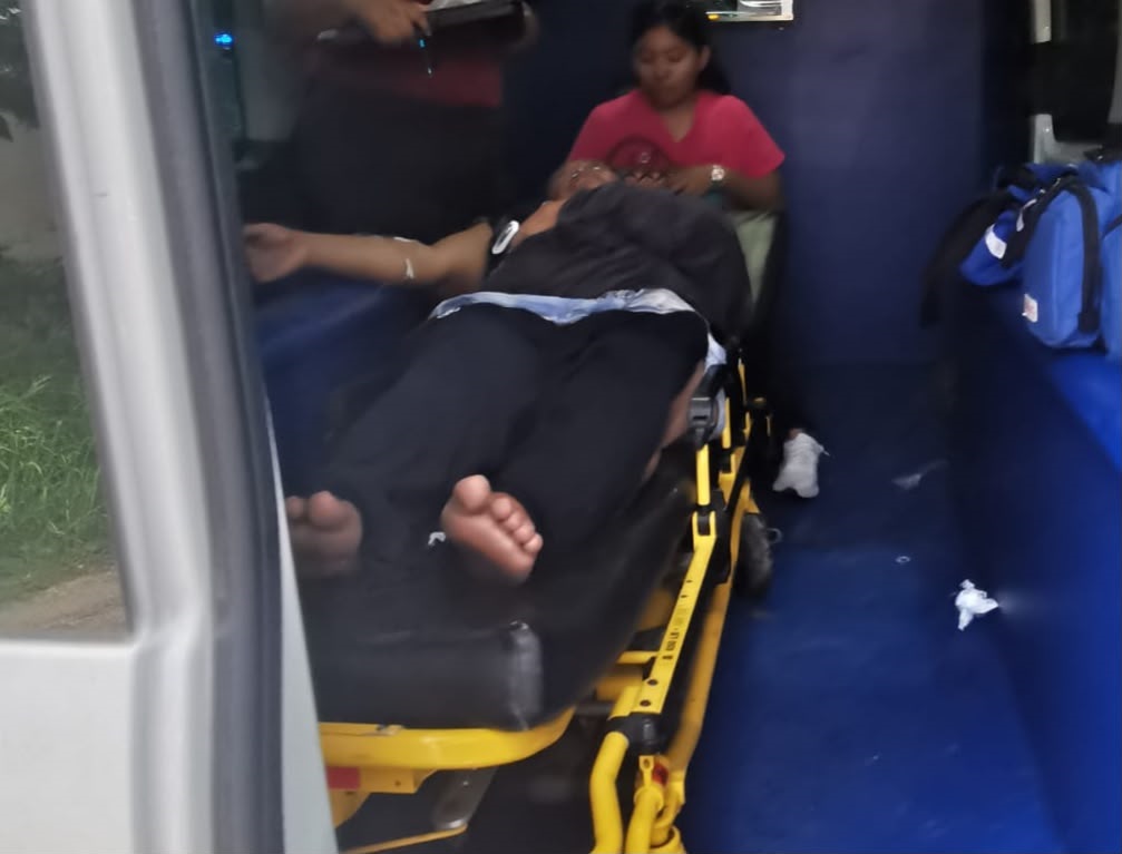 Bomberos atienden la explosión de un tanque de gas en una vivienda de Motul.