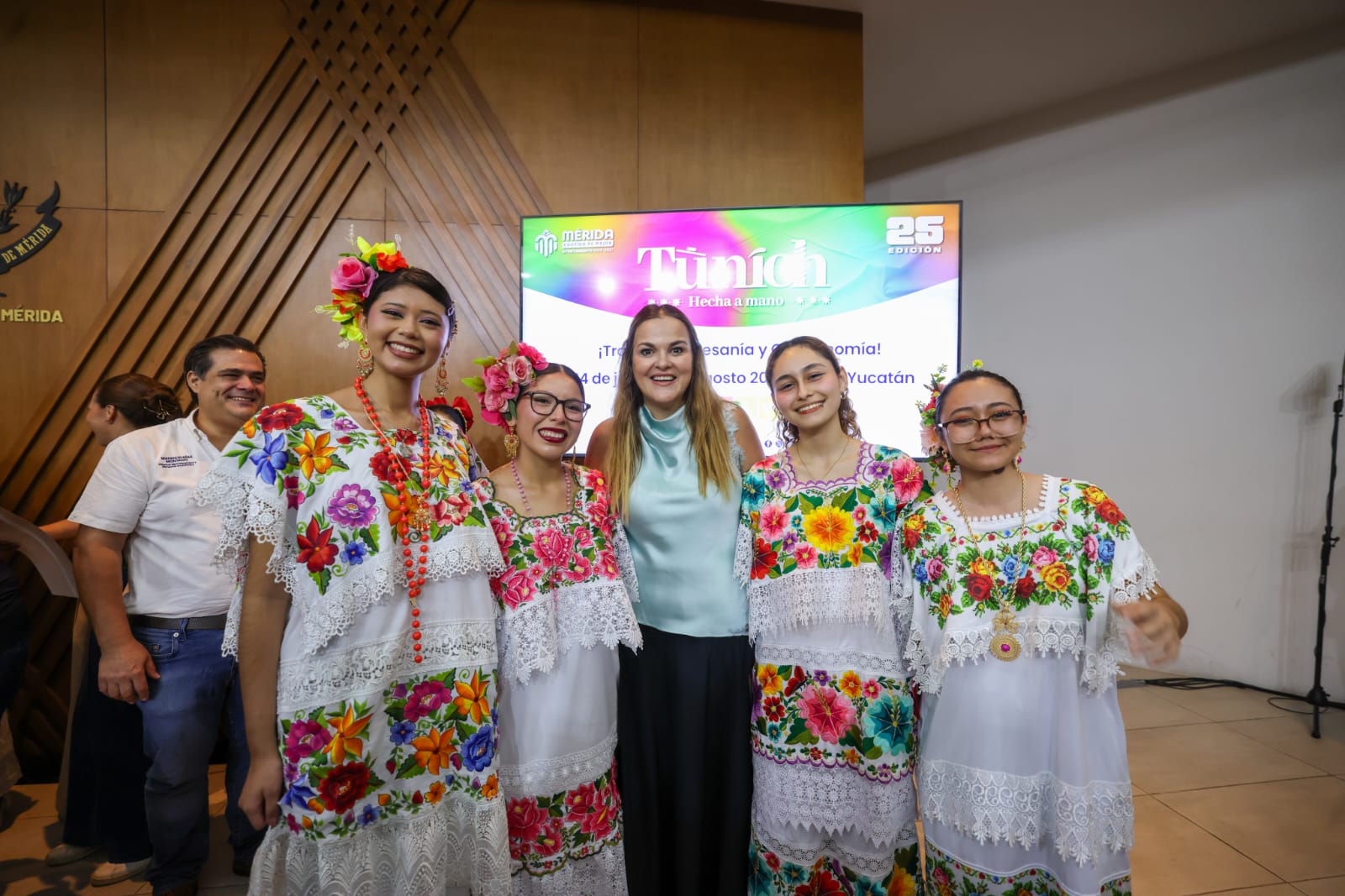 Feria Artesanal Tunich 2026 en Dzityá con artesanos y expositores.