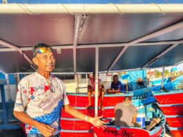 Entrega de equipos de radiocomunicación a pescadores previo al inicio de la temporada de pulpo en Yucatán.