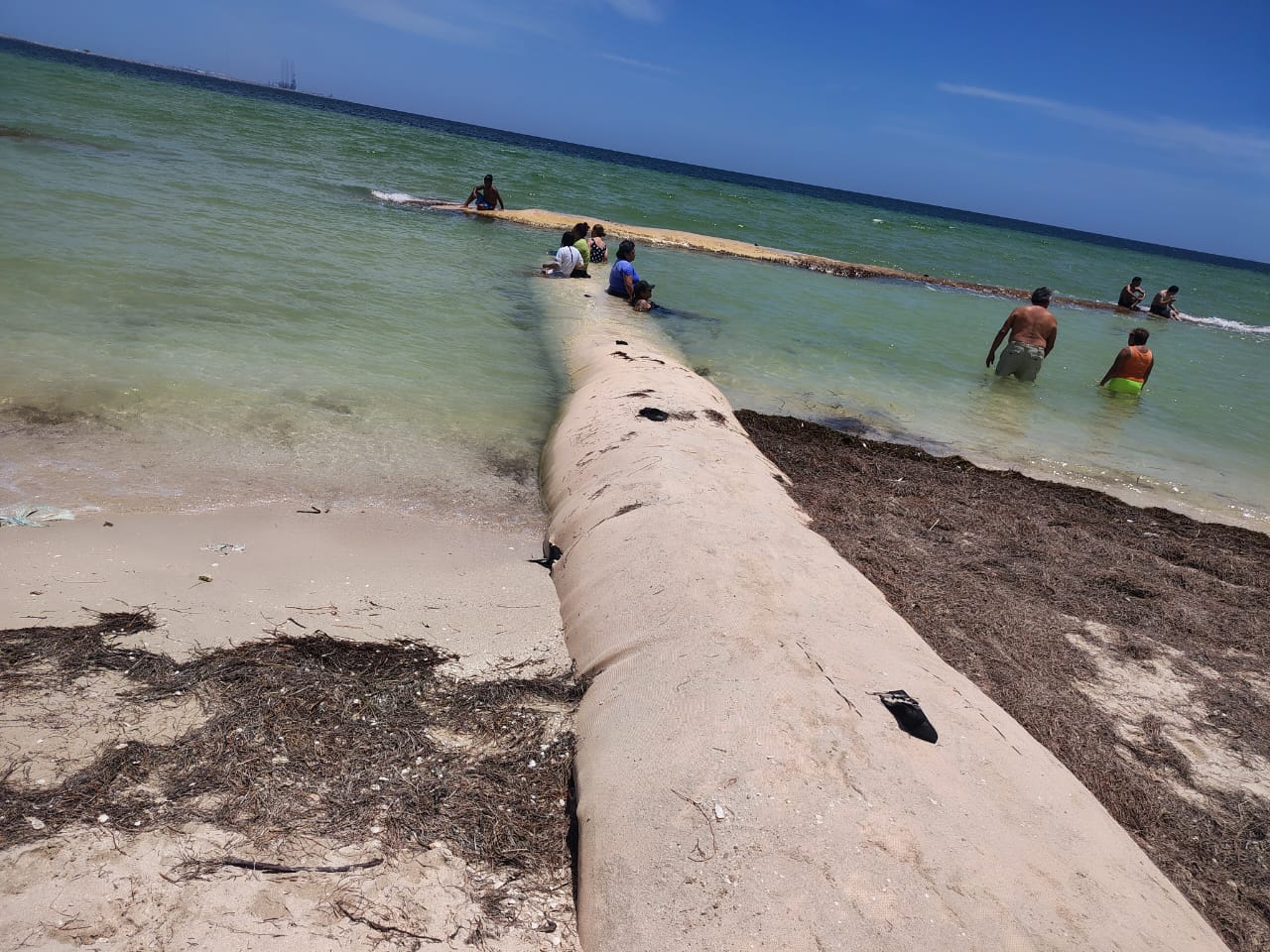 Erosión en las playas de Progreso reduce la franja de arena del Malecón.