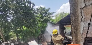 Bomberos atienden la explosión de un tanque de gas en una vivienda de Motul.