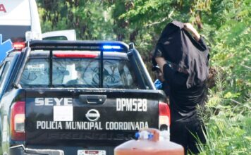 Camioneta involucrada en accidente en la salida de Seyé.