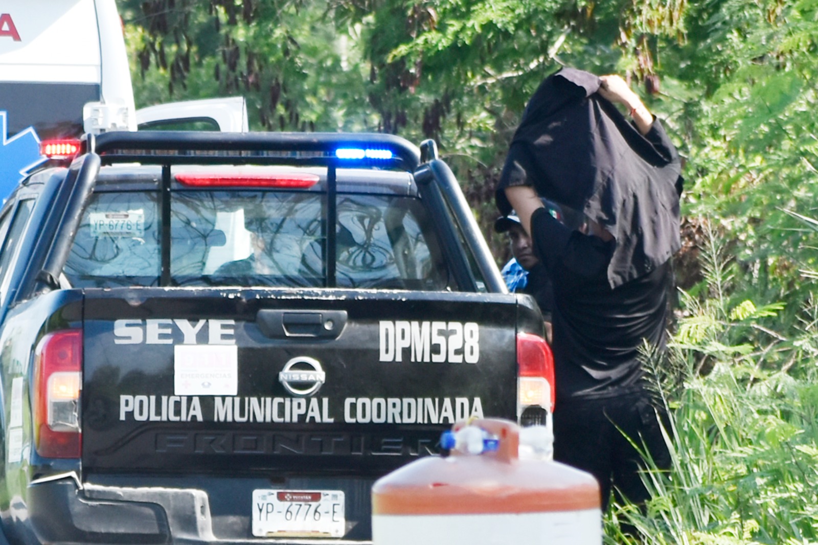 Camioneta involucrada en accidente en la salida de Seyé.