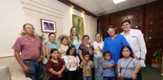 Escalones universales para mejorar la accesibilidad de personas de talla baja en Mérida.