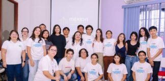 Integrantes del Cabildo Juvenil 2026 durante la presentación del programa Hablemos Claro en Mérida.
