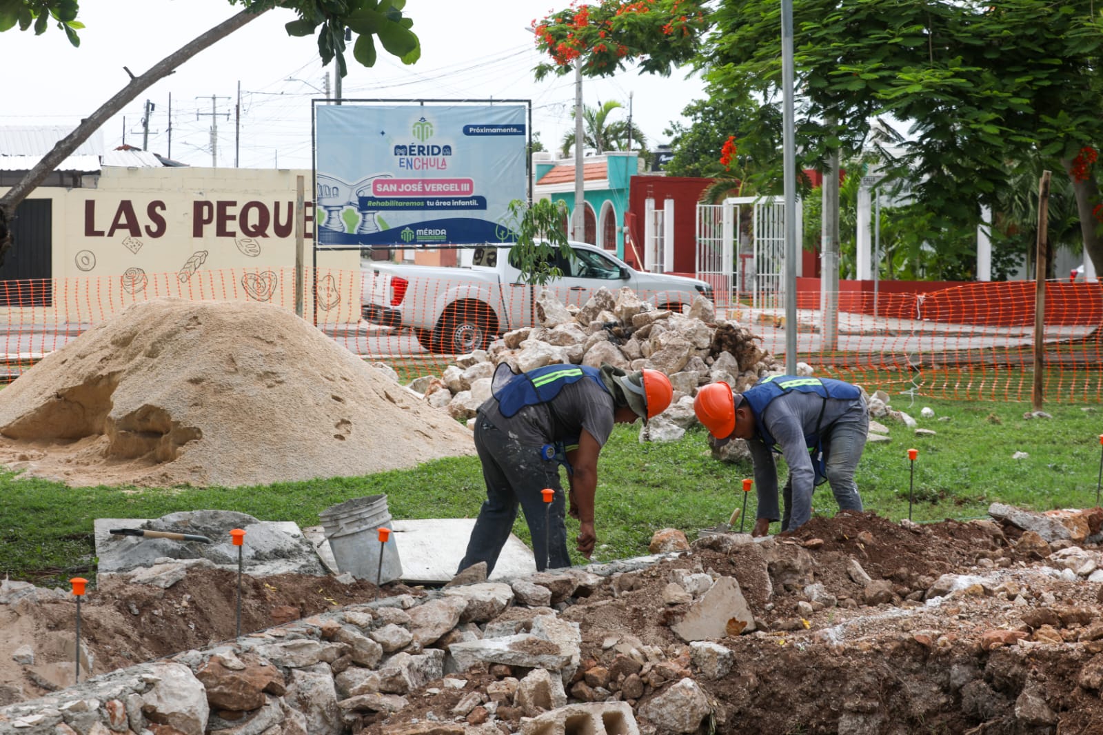 Mérida Enchula rehabilita parques en San José Vergel III y Viernes Santo.