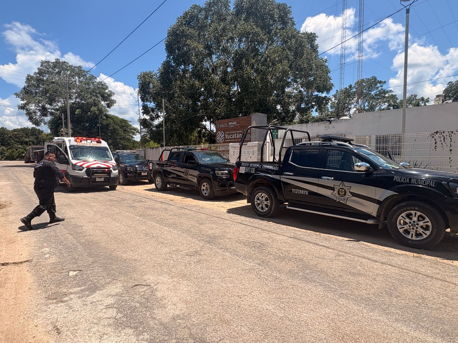lementos policiacos durante el operativo tras una riña familiar en San Hipólito, Tizimín.