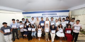 Cecilia Patrón Laviada durante la entrega de certificados a la primera generación del Centro Municipal de Música.