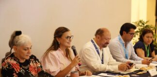 Cecilia Patrón Laviada durante la presentación del proyecto del Parador Turístico Comunitario de Dzibilchaltún.