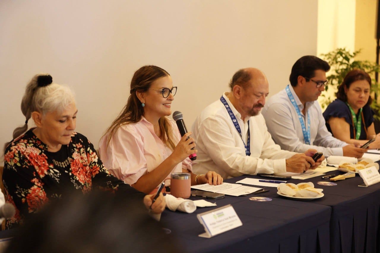 Cecilia Patrón Laviada durante la presentación del proyecto del Parador Turístico Comunitario de Dzibilchaltún.