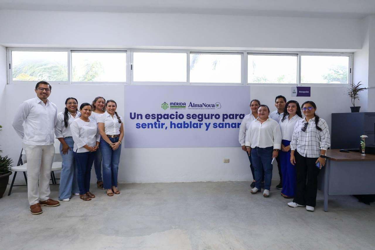 Cecilia Patrón durante el anuncio de la ampliación de horarios de los Centros AlmaNova.